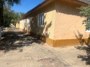 Casă în Rudna teren 3.000 mp, 6 camere, două fronturi stradale - imagine 2