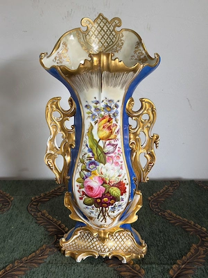 Vaz  decorativă vintage din porțelan, florală, albastru cobalt și auriu 