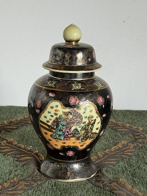 : Vas vintage cu capac, stil oriental asiatic, decor pictat manual 