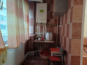 Vând apartament cu două camere, decomandat, etaj 1 din 4, zona CET Constanța  - imagine 4