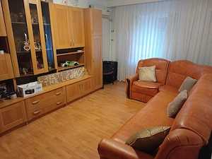 Vând apartament cu două camere, decomandat, etaj 1 din 4, zona CET Constanța  - imagine 2