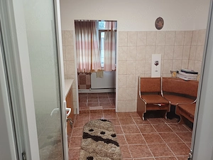 Vând apartament cu două camere, decomandat, etaj 1 din 4, zona CET Constanța  - imagine 3
