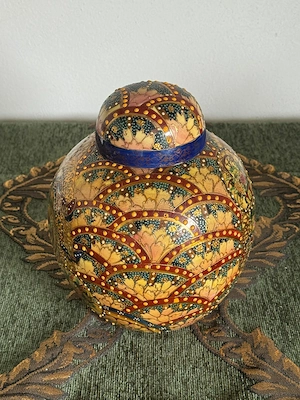 Vas vintage cu capac în stil Satsuma, decor floral și auriu 