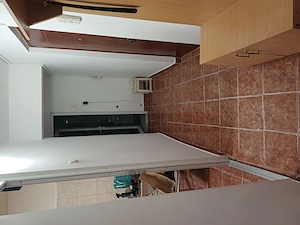 Vând apartament cu două camere, decomandat, etaj 1 din 4, zona CET Constanța 