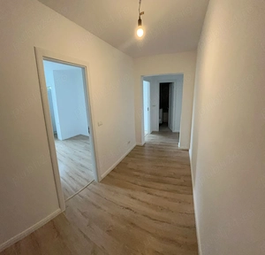 Se oferă spre vânzare apartament 2 camere decomandat, etaj 3 4 , vedere bilaterală a blocului,noxa - imagine 7
