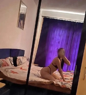 New bruneta arad fac deplasări