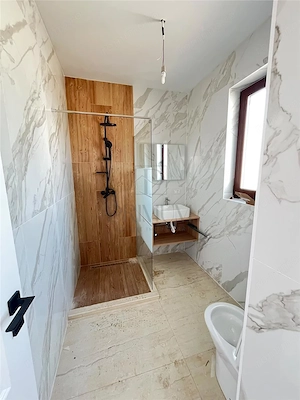 Giroc - Duplex despartit prin carport - 4 Camere - 2 Bai - Zona buna - imagine 3
