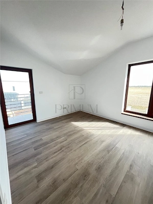 GIROC - DUPLEX DESPARTIT PRIN CARPORT - 4 CAMERE - TEREN MARE - imagine 10