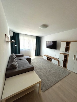 Închiriez apartament cu 2 camere, loc de parcare inclus