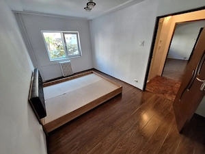 Apartament 2 camere, Zona Soarelui, 52 mp, baie cu geam, parter înalt.