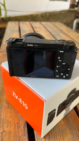 Kit Sony ZV-E10 + Obiectiv 16-50mm   Stare impecabilă   Camera vlogging mirrorless - imagine 3