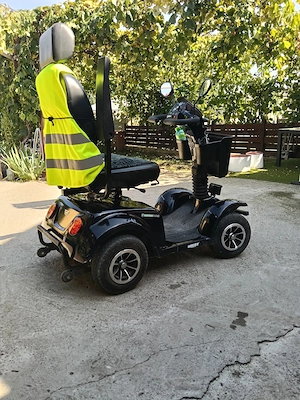 Scuter electric pentru persoane cu handicap grav 