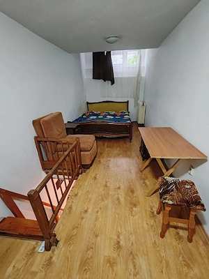 Ap. 2 cam. Copou langa CUZA,300 eur. 