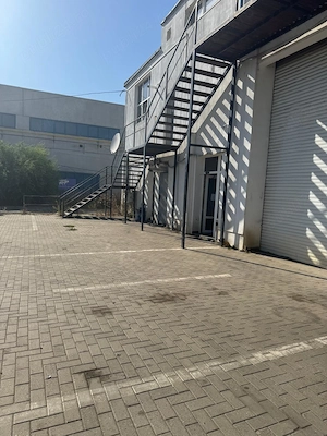 Hala de inchiriat   Service Auto   Depozit  Atelier  Alte activitati in Ghiroda Calea Lugojului 44