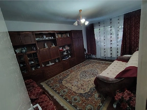 Se oferă spre vânzare apartament 4camere spațios in Drăgășani 