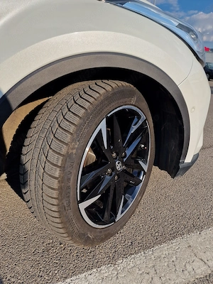 Vinzare rapida,auto Toyota CHR GR 2.0 benzi hibrid  - imagine 9