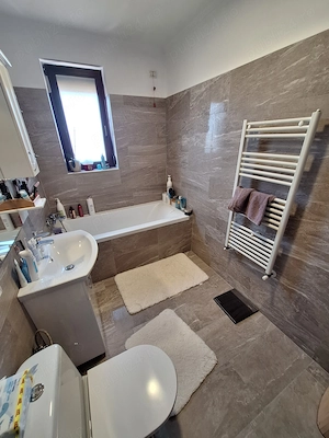 Apartament 3 camere, 70 mp utili, decomandat, 2 bai mari, 3 terase 10 mp, loc de parcare, centrala - imagine 8