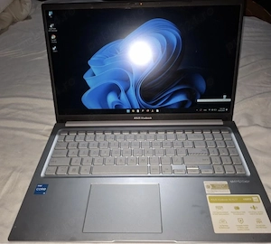 Vând asus vivobook 15