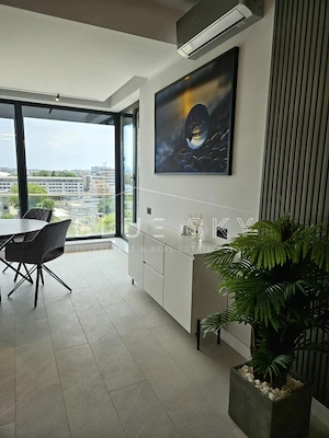 Apartament premium de inchiriat, la cativa pasi de plaja - imagine 2