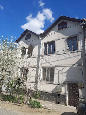 Vând urgent casă cu etaj