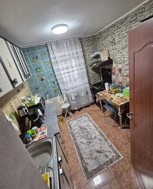 Dacia /Scoala 12 -Apartament 2 cam dec , gaze la usa  - imagine 4