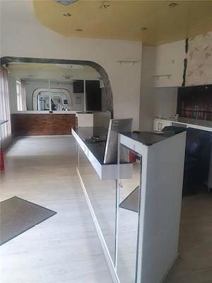 Spatiu comercial -  zona excelenta - centrala proprie  -  aer conditionat - 130 mp - imagine 3
