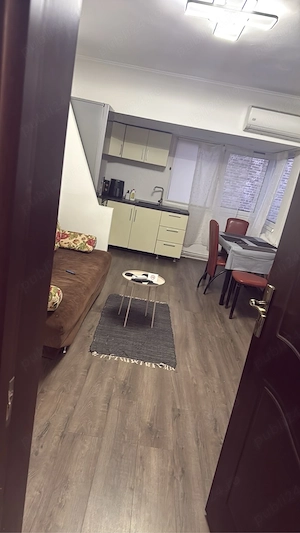 inchiriez trei apartamente pe termen lung 