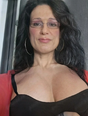 EU SUNT cea din poze !!!