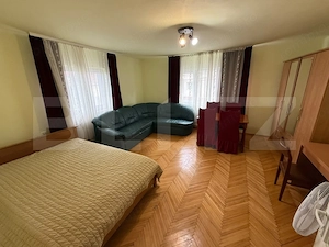Garsoniera, 35 mp, pat matrimonial, zona UMF - imagine 2