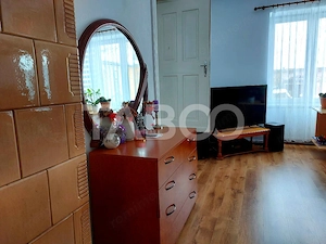 Casa si curte pretabila pentru 2 familii 980 mp teren liber Cisnadie - imagine 12