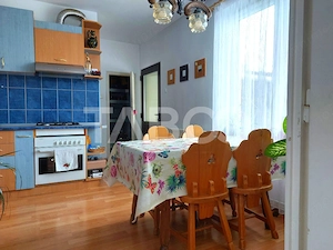 Casa si curte pretabila pentru 2 familii 980 mp teren liber Cisnadie