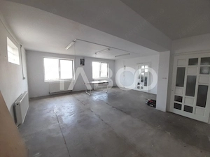 Spatiu comercial 100 mpu CURENT TRIFAZIC locuri parcare Lazaret Sibiu 