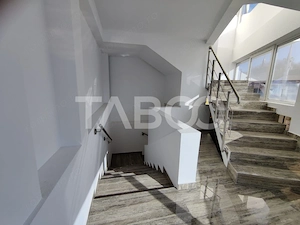 Spatiu comercial cu vitrina pe 3 niveluri cu suprafata utila de 915mp  - imagine 12