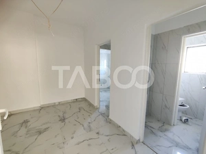 Spatiu comercial cu vitrina pe 3 niveluri cu suprafata utila de 915mp  - imagine 10
