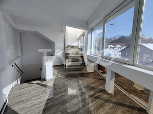 Spatiu comercial cu vitrina pe 3 niveluri cu suprafata utila de 915mp  - imagine 6