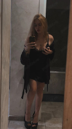 Blonda ta iubitule doar deplasari