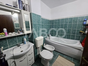 Apartament decomandat 3 camere 2 bai 66 mp parcare boxa Terezian Sibiu - imagine 5