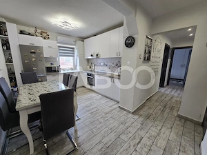 Apartament 3 camere mobilat 2 bai balcon pivnita Mihai Viteazul Sibiu - imagine 2