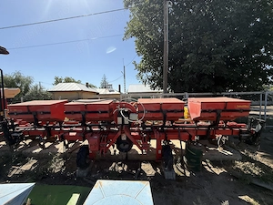 Vand semanatoare prasitoare MaterMacc MS 4200 cu fertilizare an fabricatie 2007 porumb floare - imagine 2