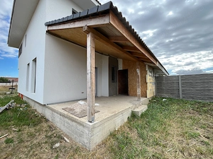 Vând Jumătate de duplex   Exterior finisat și Interior la roșu   în Giarmata Vii - imagine 6