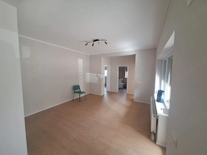 Apartament 3 camere, Braytim, renovat nou, Parcare in CF. centala termica, terasa mare