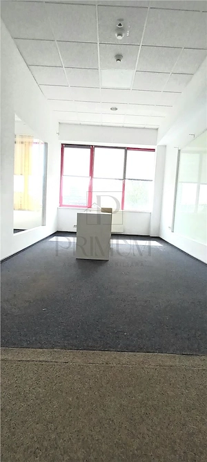 Spatiu  birouri etaj 3 cu lift  - Aradului