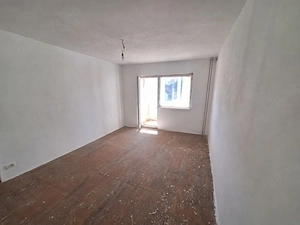 Apartament 2 Camere, Etaj. 1, Decomandat, 45 mp, langa Shopping City, Balcon închis