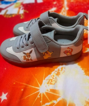 Adidași pokemon H&M