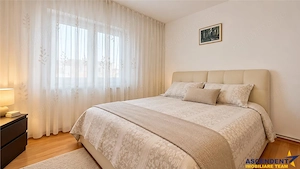 Insorit 3 camere decomandat, 2 bai, vedere 2 parti, doar 2 apartamente pe palier, Tractorul, Brasov - imagine 3