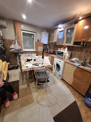 Vând apartament cu 2camere confort 1 decomandat bloc de 4etaje 