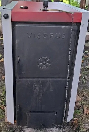 Vând Centrală Viadrus pe lemne