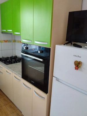 Proprietar închiriez apartament 2 cam.zona Citymall,termen lung,mobilat,utilat,CT,AC,loc de parcare. - imagine 2