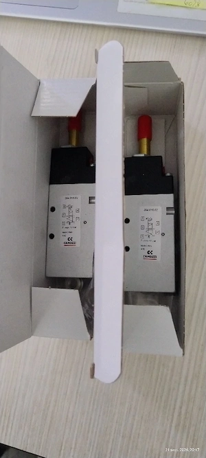Distribuitor pneumatic   Electrovalvă Camozzi 354-015-02, Seria 3, 5 2 Căi, G1 4   NOU