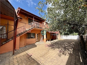 Casa de vanzare de 342 mp, teren 317, zona Semicentrala